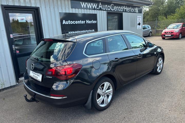 Sort Opel Astra fra 2012