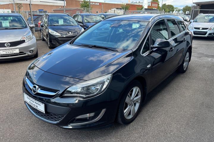 Sort Opel Astra fra 2012