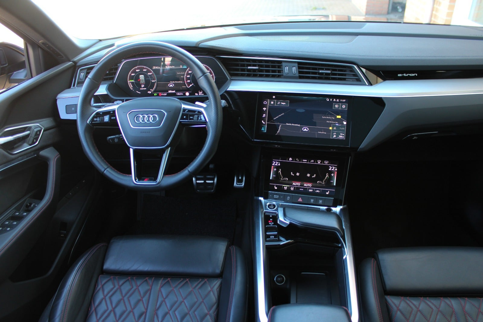 Sort Audi Q8 e-tron fra 2024
