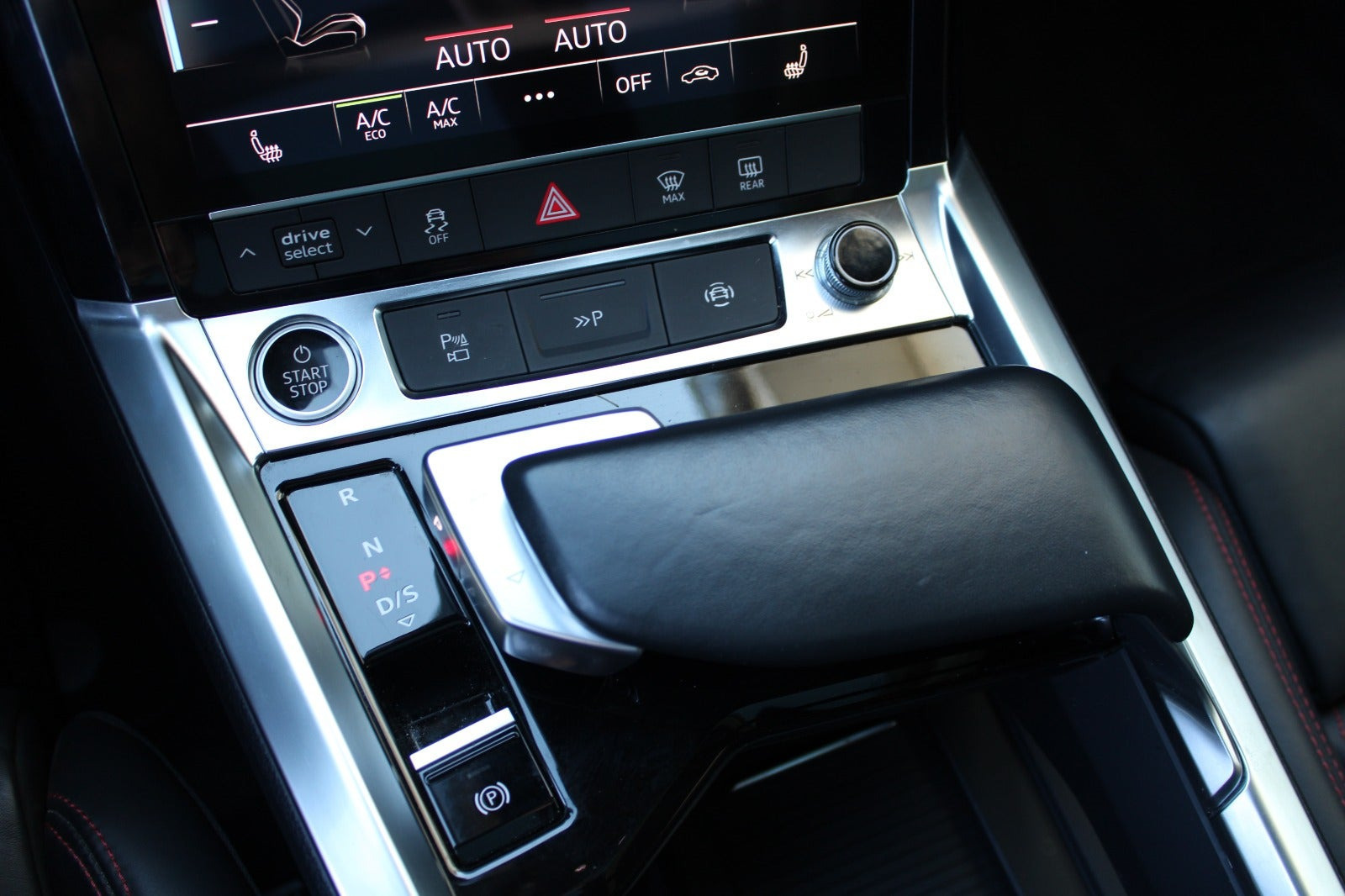 Sort Audi Q8 e-tron fra 2024