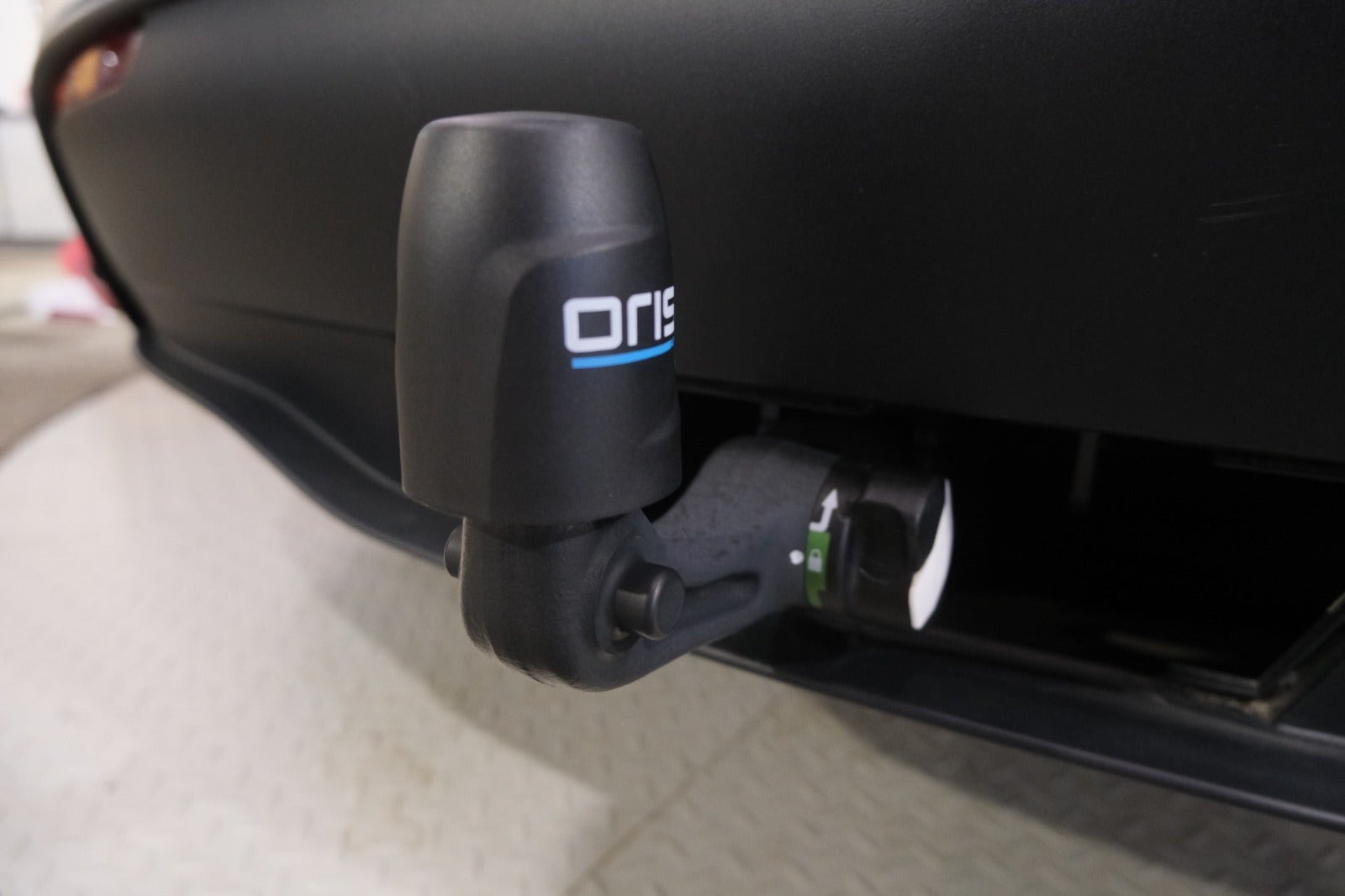 Hvid Tesla Model Y fra 2024