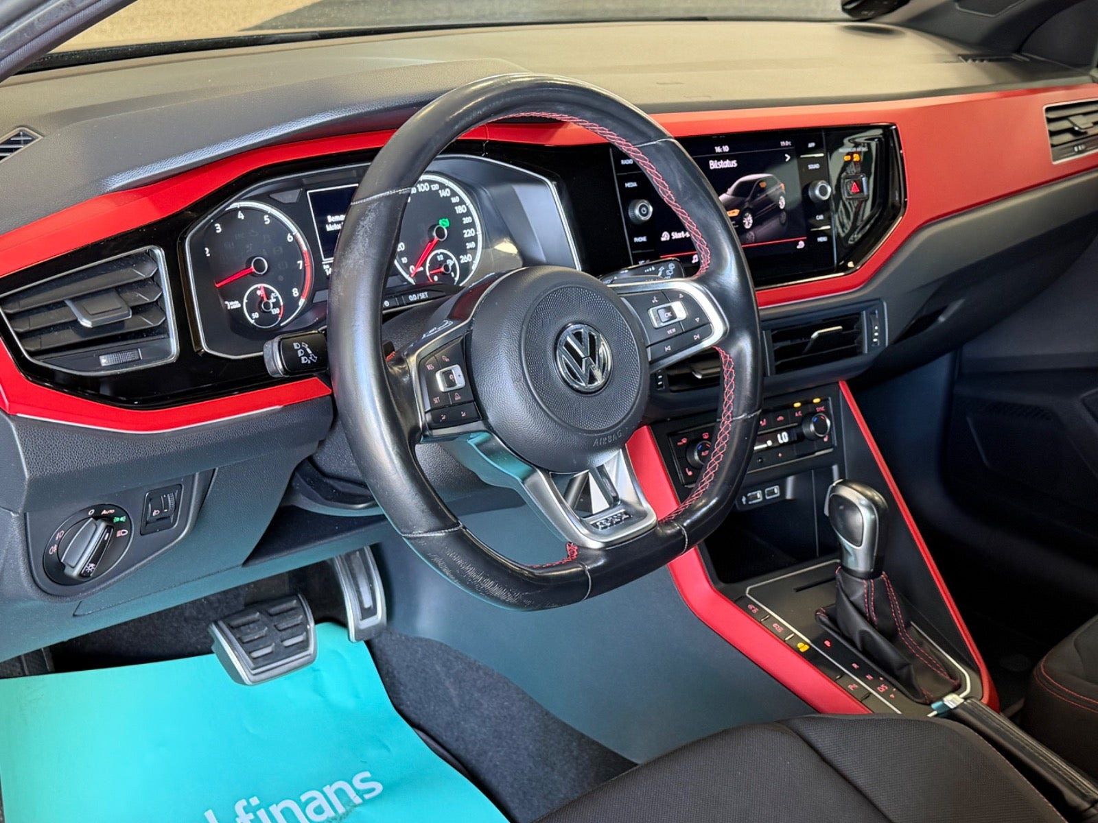 Grå VW Polo fra 2020