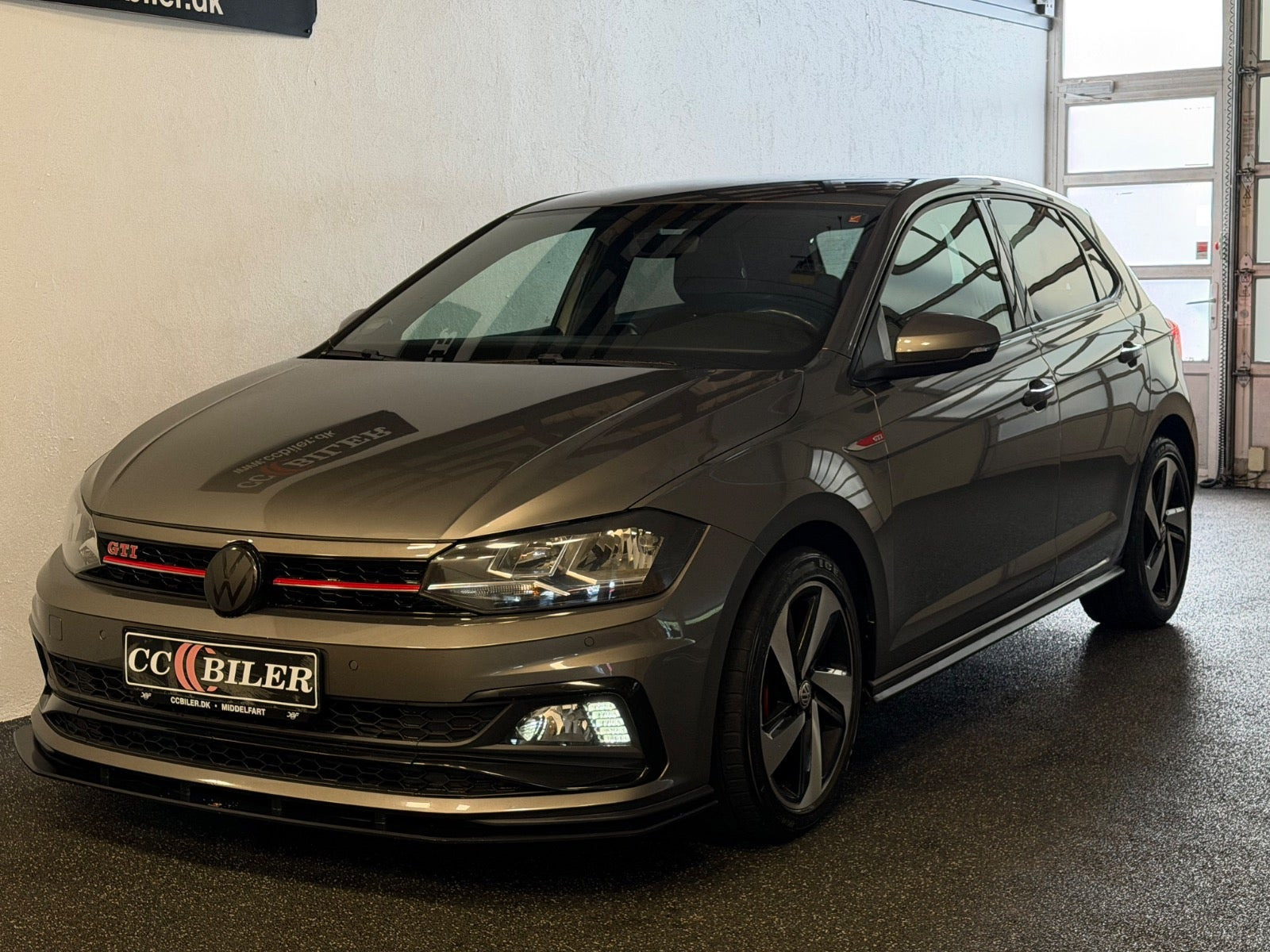 Grå VW Polo fra 2020