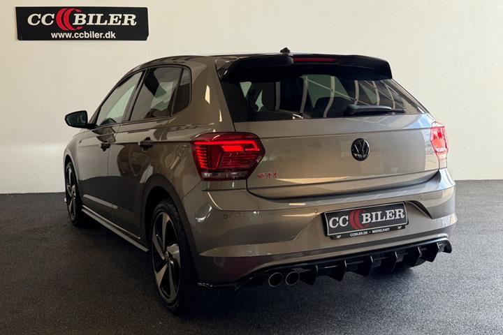 Grå VW Polo fra 2020