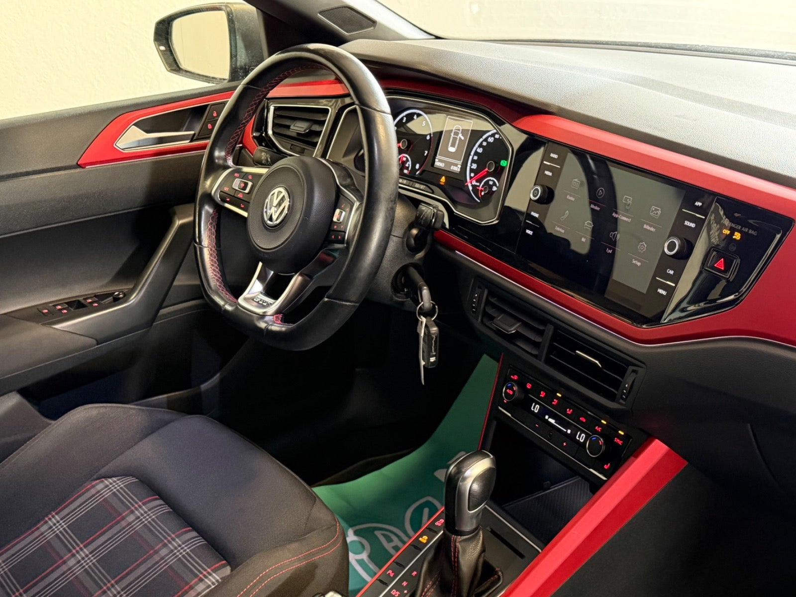 Grå VW Polo fra 2020