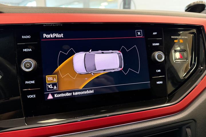 Grå VW Polo fra 2020