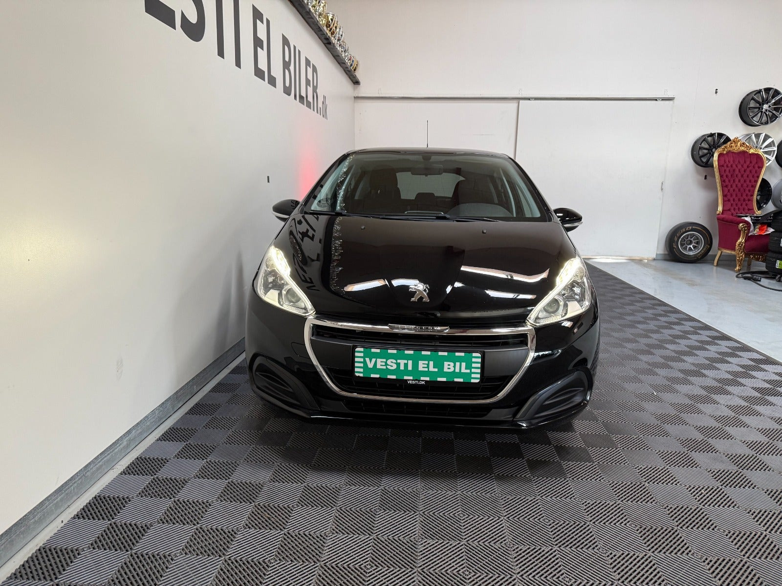 Sort Peugeot 208 fra 2015