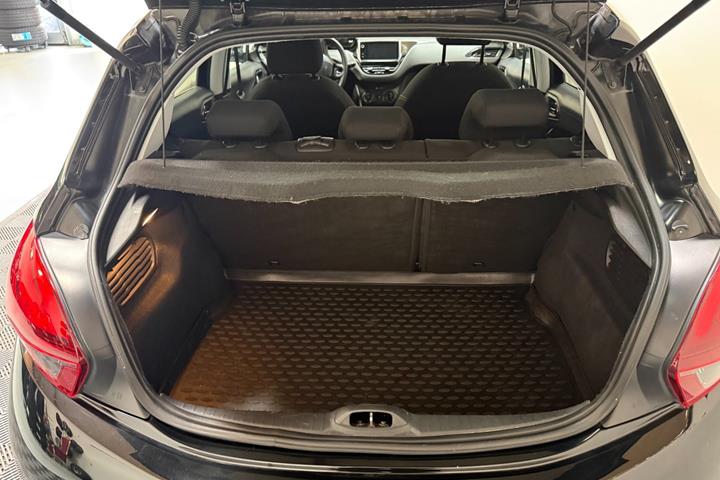 Sort Peugeot 208 fra 2015