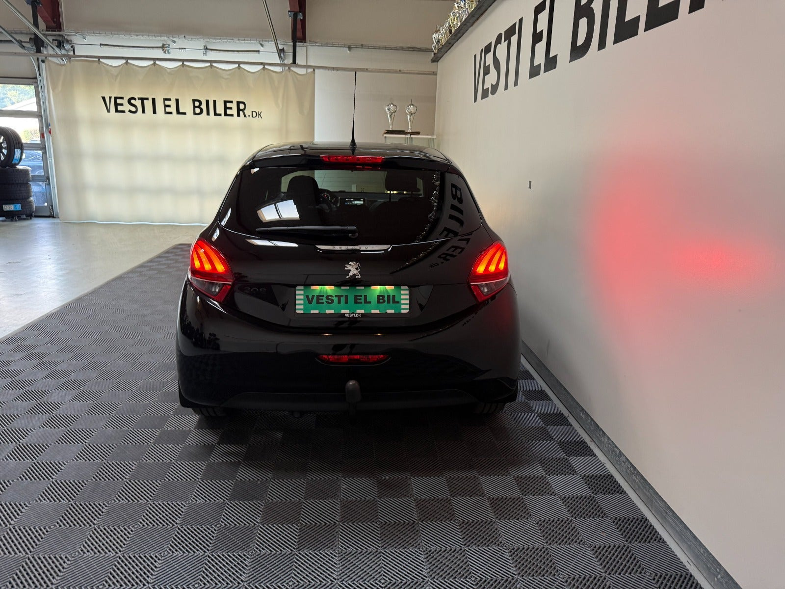 Sort Peugeot 208 fra 2015