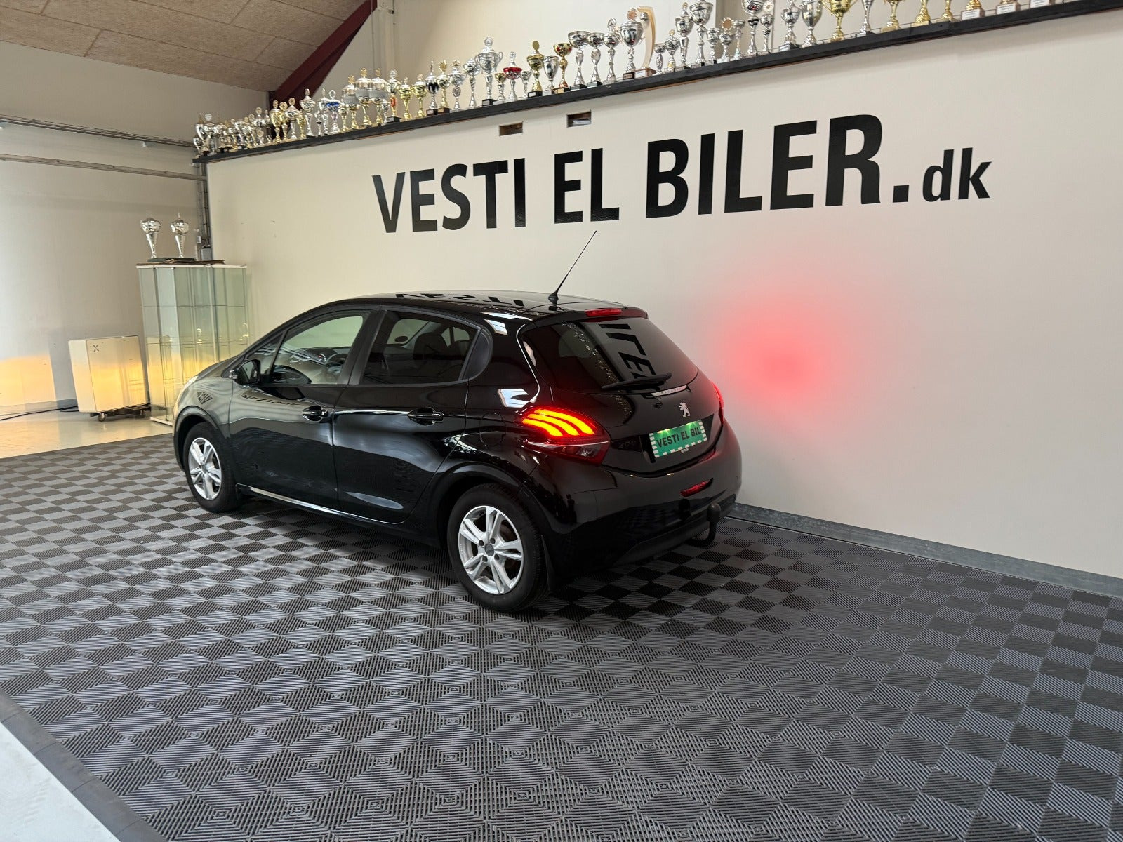 Sort Peugeot 208 fra 2015
