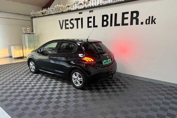 Sort Peugeot 208 fra 2015