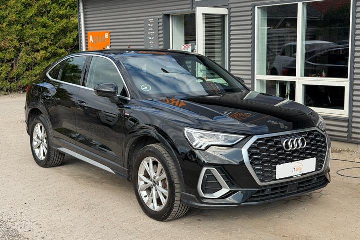 Sort Audi Q3 fra 2023 set udefra