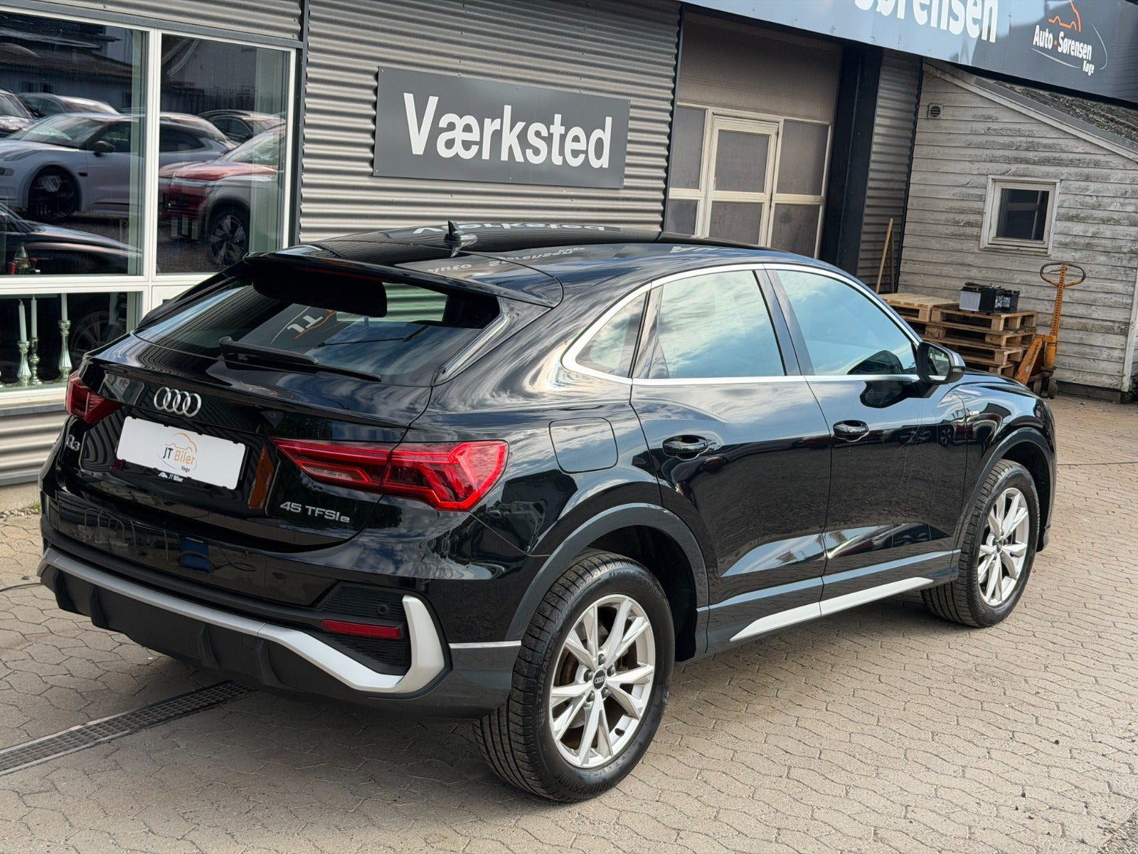 Sort Audi Q3 fra 2023