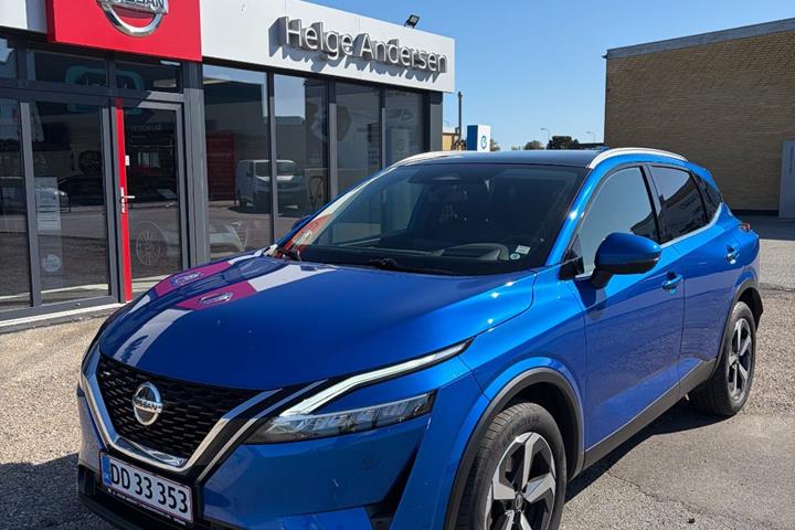 Blå Nissan Qashqai fra 2021