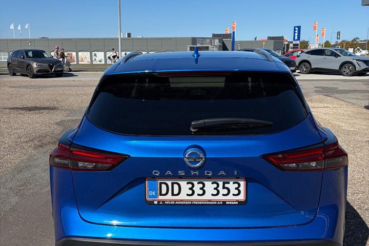 Blå Nissan Qashqai fra 2021