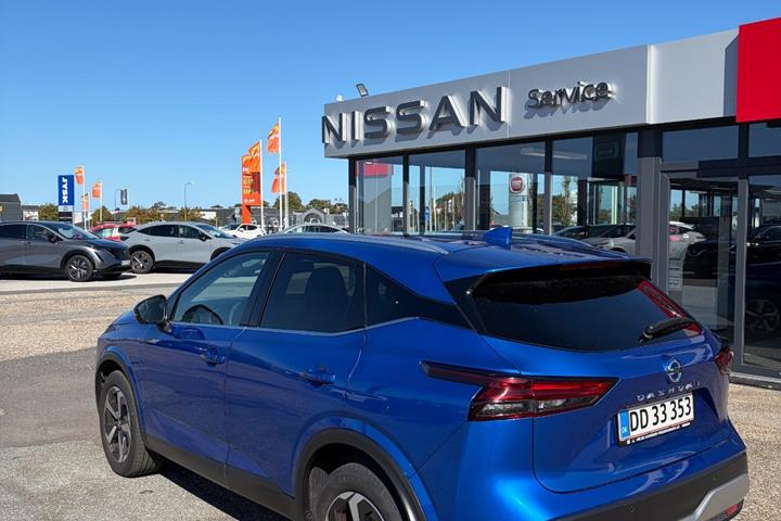 Blå Nissan Qashqai fra 2021
