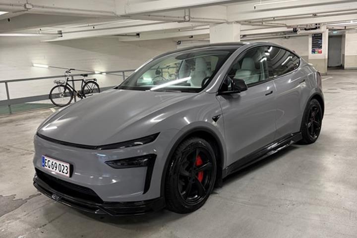 undefined Tesla Model Y fra 2026