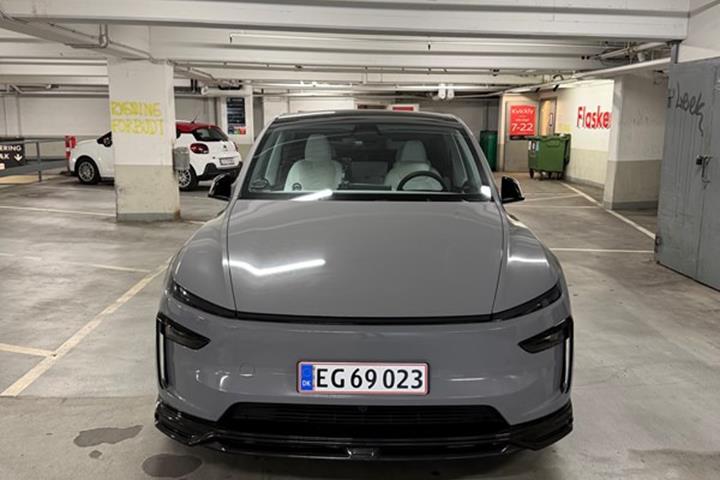 undefined Tesla Model Y fra 2026