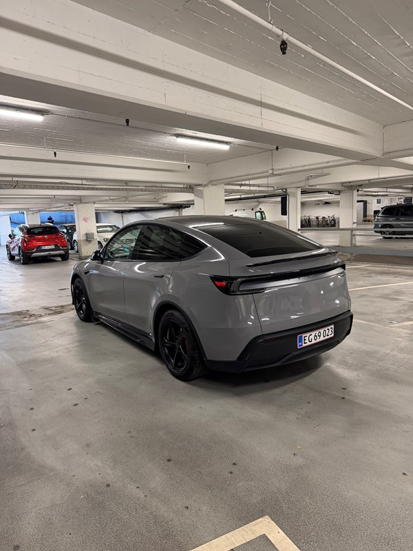 undefined Tesla Model Y fra 2026
