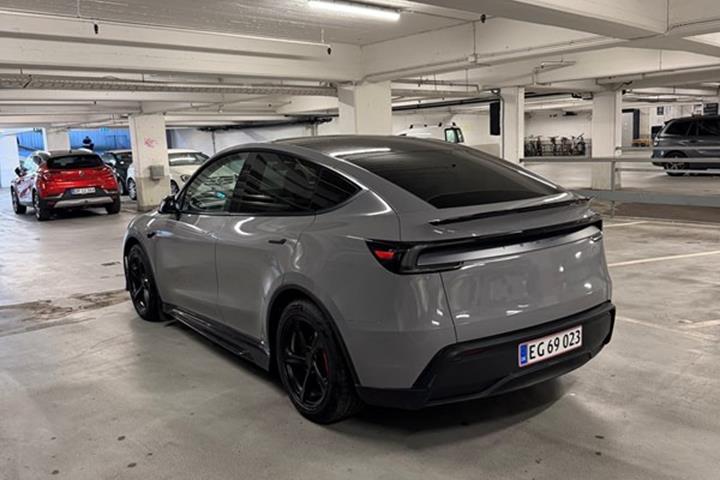 undefined Tesla Model Y fra 2026