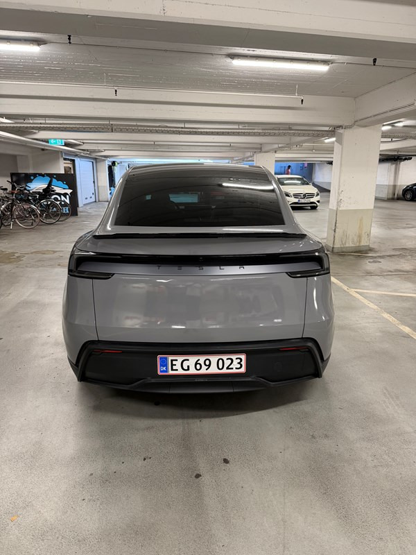 undefined Tesla Model Y fra 2026