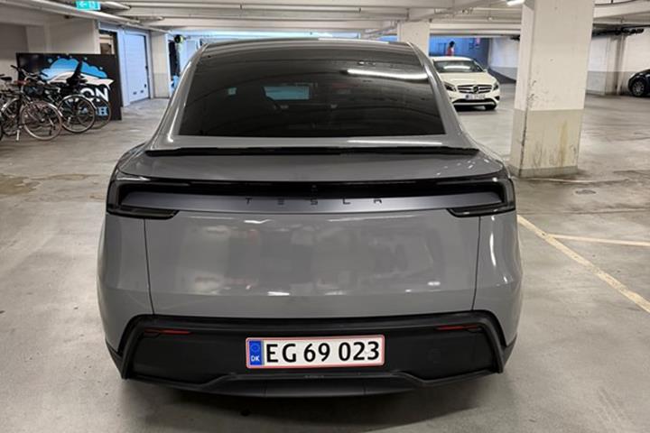 undefined Tesla Model Y fra 2026
