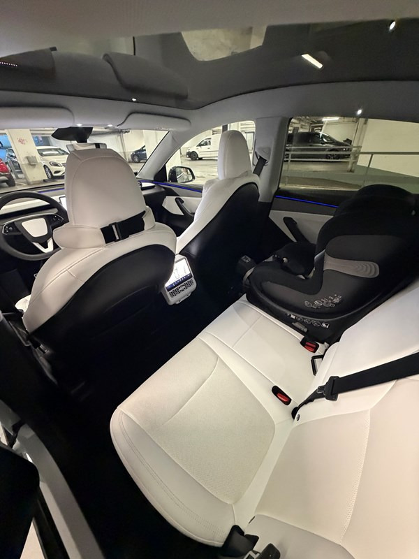 undefined Tesla Model Y fra 2026