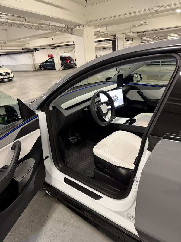 undefined Tesla Model Y fra 2026