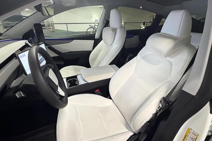 undefined Tesla Model Y fra 2026