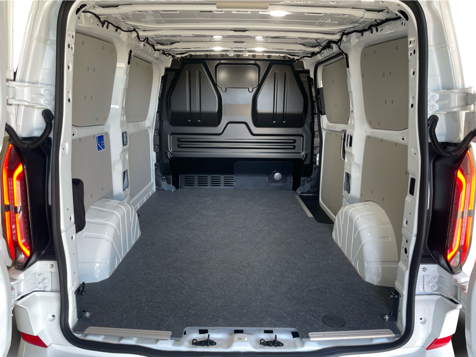 Hvid Ford E-Transit Custom 320 L1 fra 2026