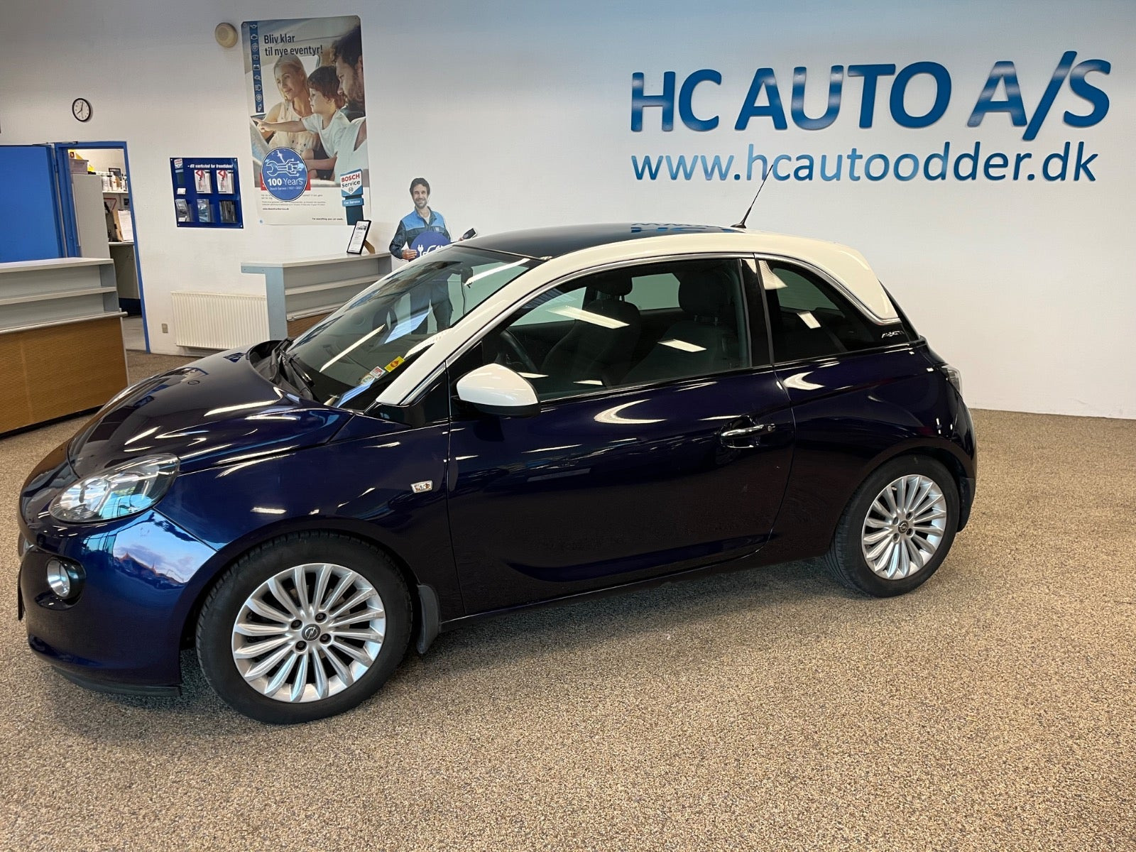 Blå Opel Adam fra 2014