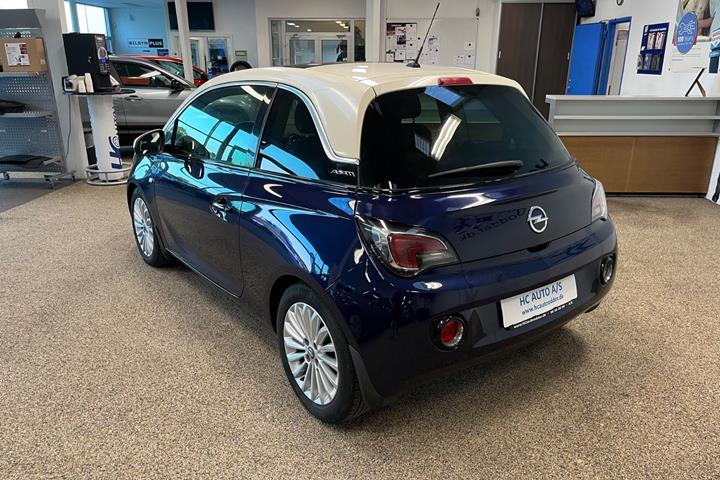 Blå Opel Adam fra 2014