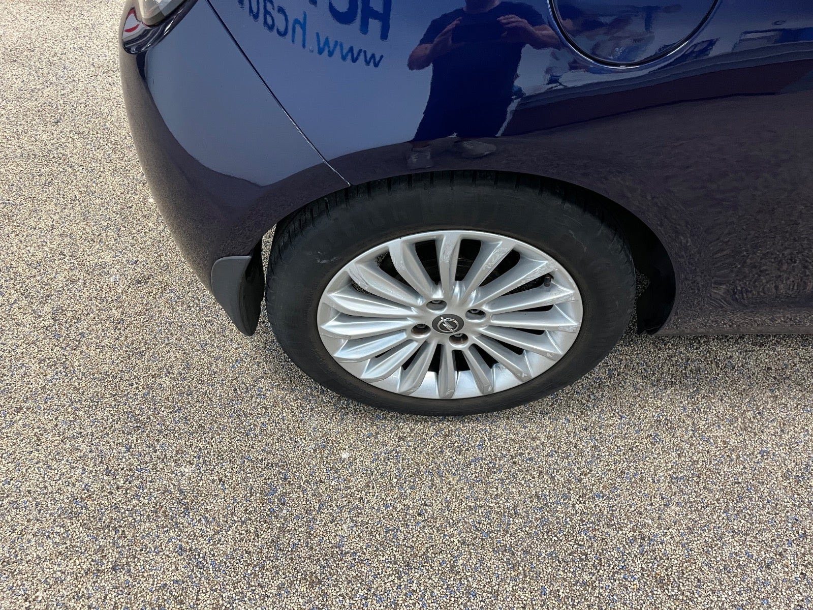 Blå Opel Adam fra 2014
