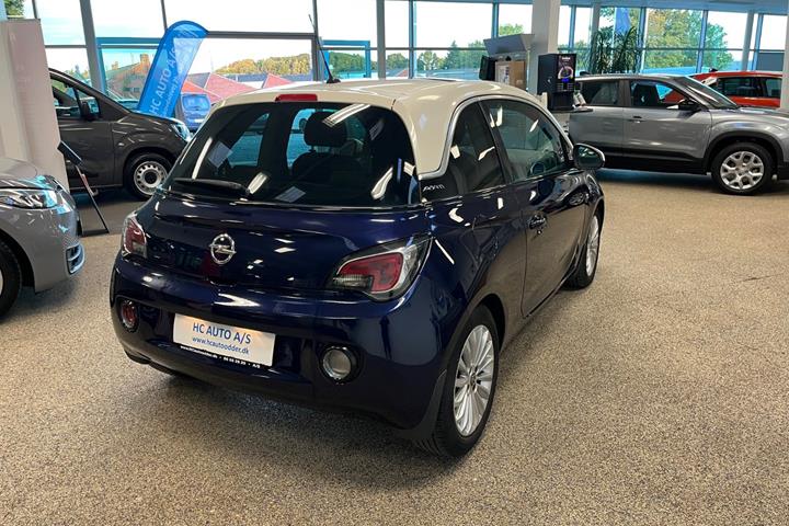 Blå Opel Adam fra 2014