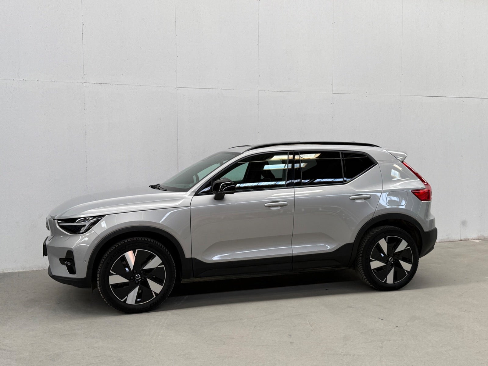 Sølv Volvo XC40 fra 2024