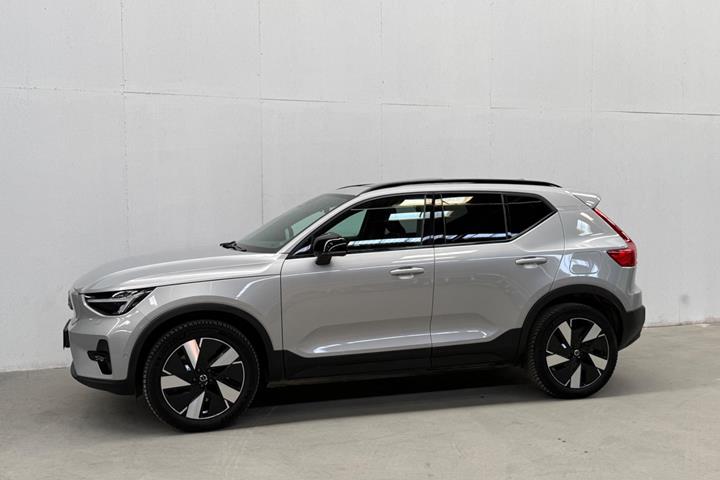 Sølv Volvo XC40 fra 2024