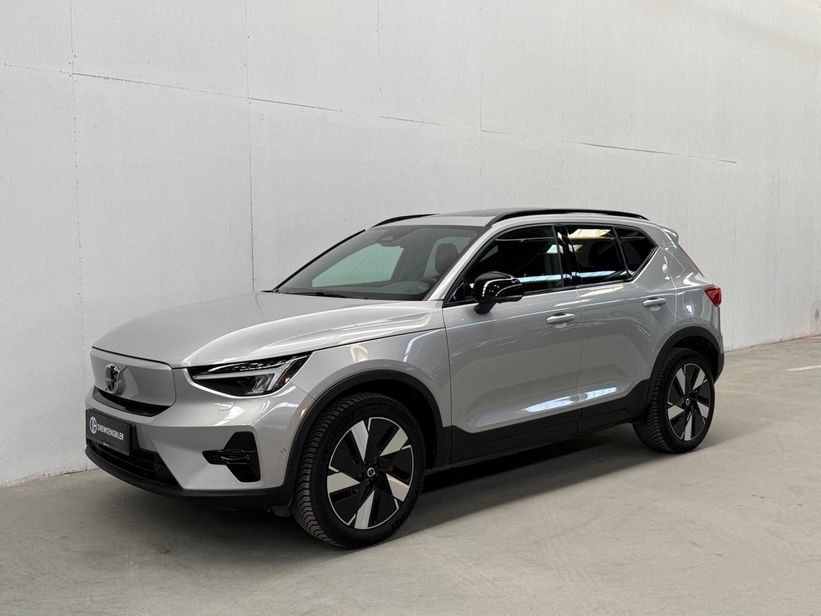Sølv Volvo XC40 fra 2024