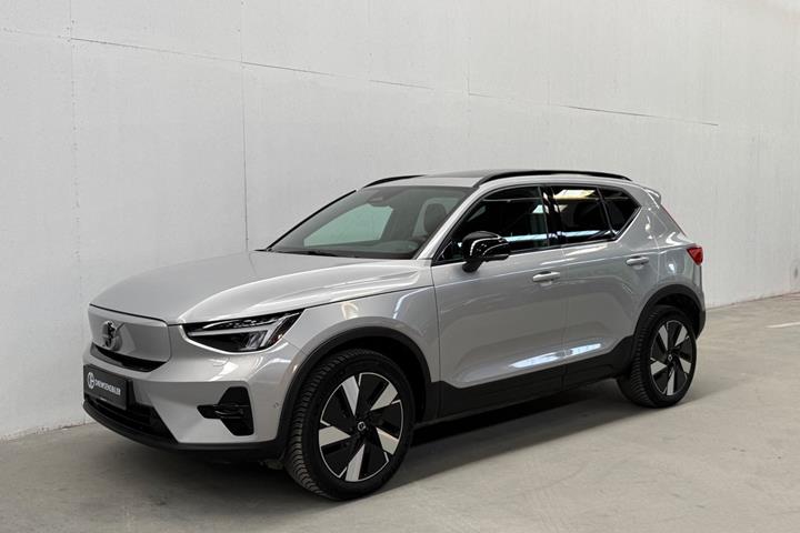 Sølv Volvo XC40 fra 2024