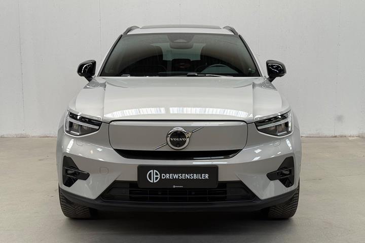 Sølv Volvo XC40 fra 2024