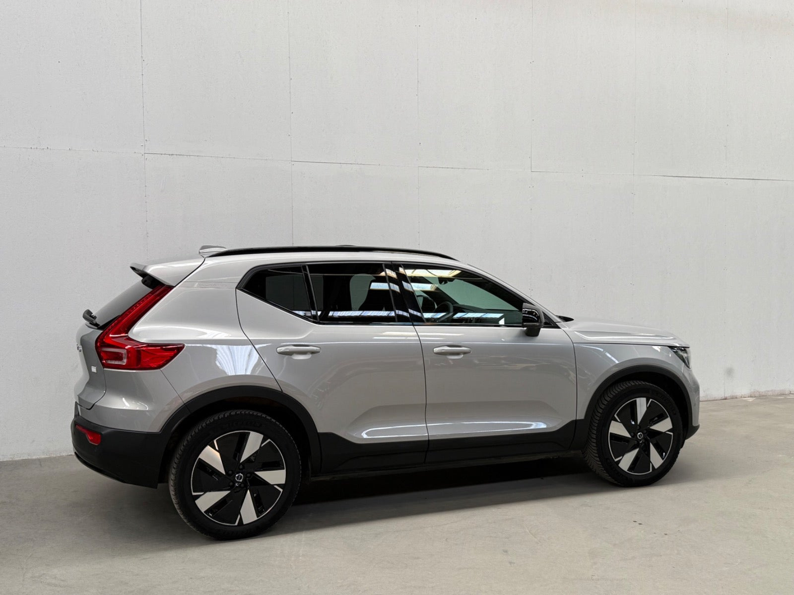Sølv Volvo XC40 fra 2024