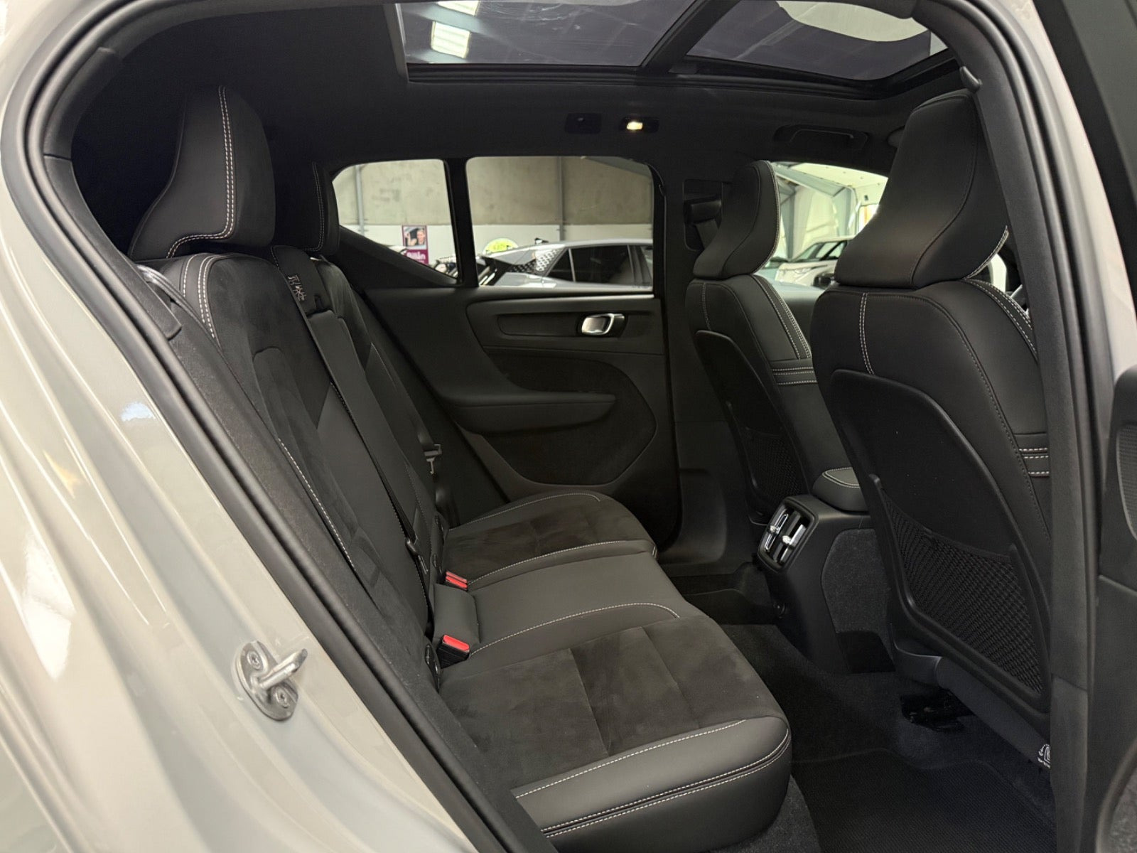 Sølv Volvo XC40 fra 2024