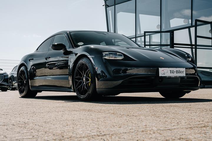 Sort Porsche Taycan fra 2021
