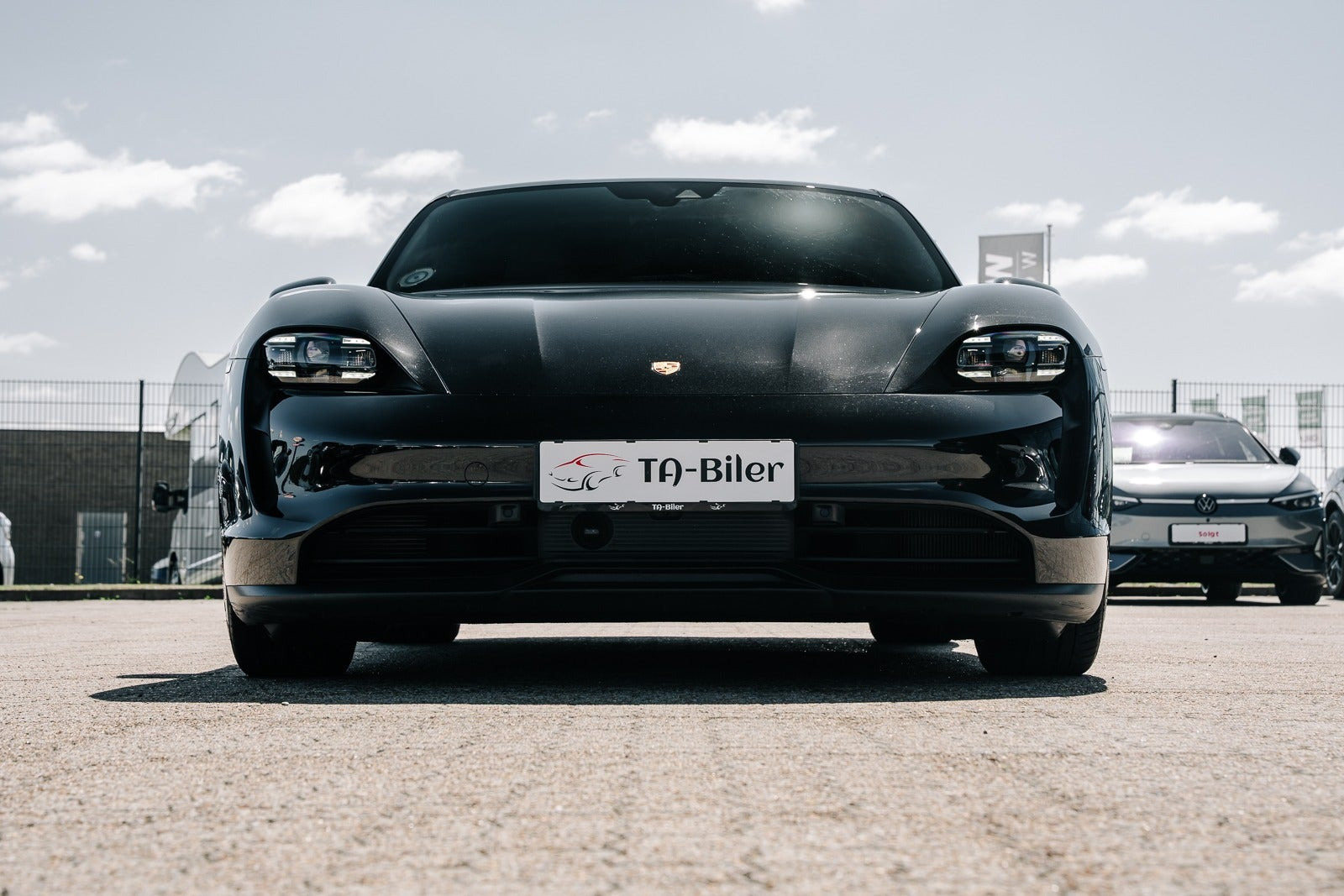 Sort Porsche Taycan fra 2021