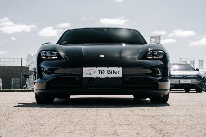 Sort Porsche Taycan fra 2021