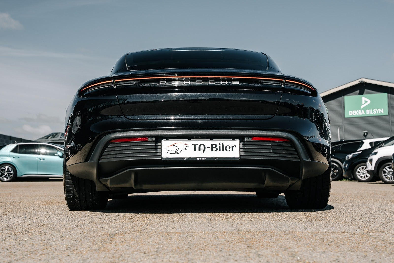 Sort Porsche Taycan fra 2021
