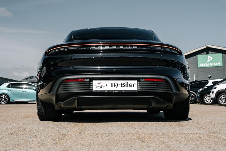 Sort Porsche Taycan fra 2021