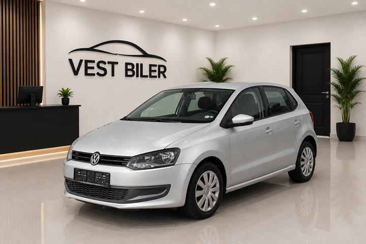 Sølv VW Polo fra 2010 set udefra
