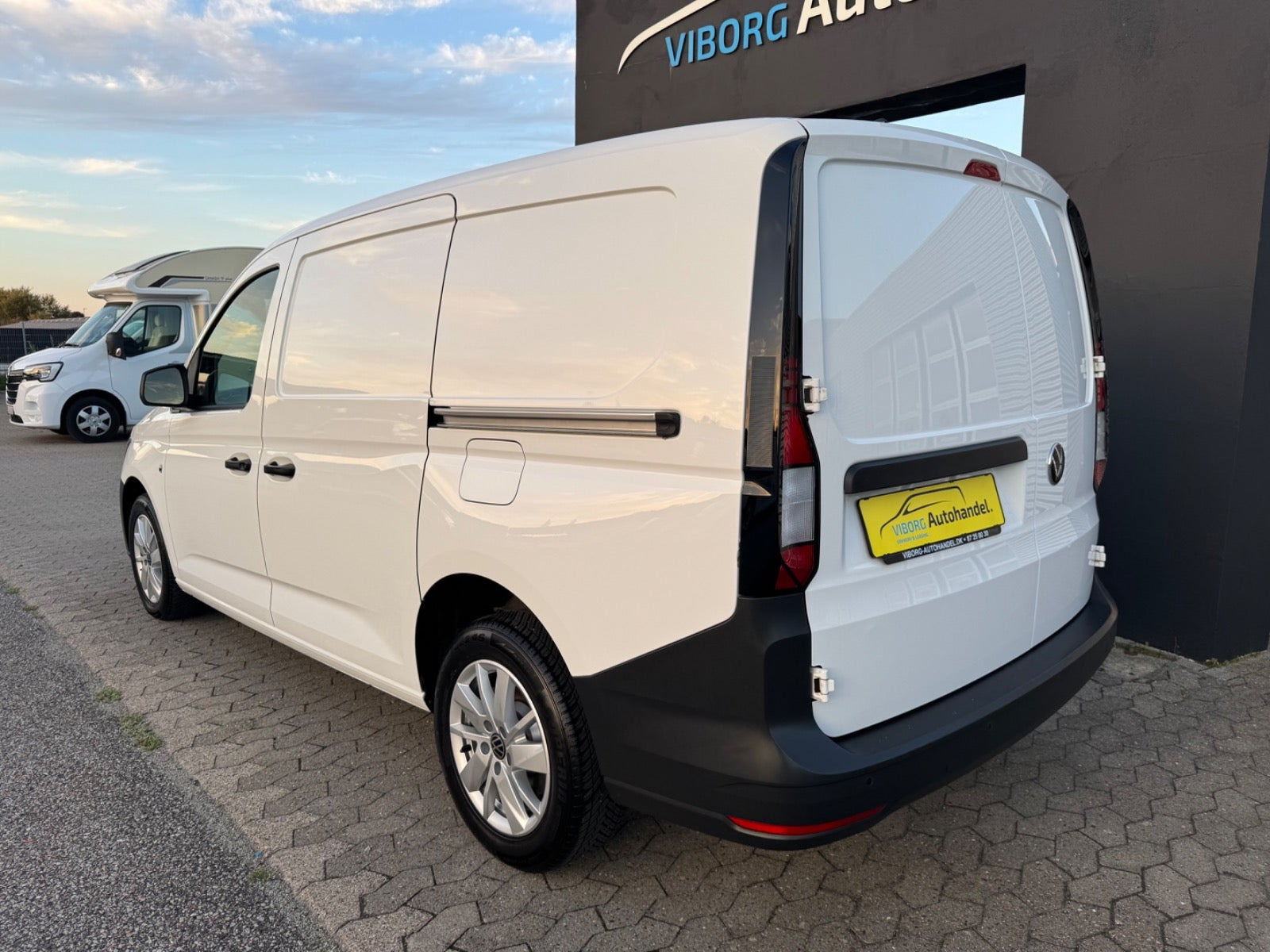 Hvid VW Caddy Maxi fra 2025