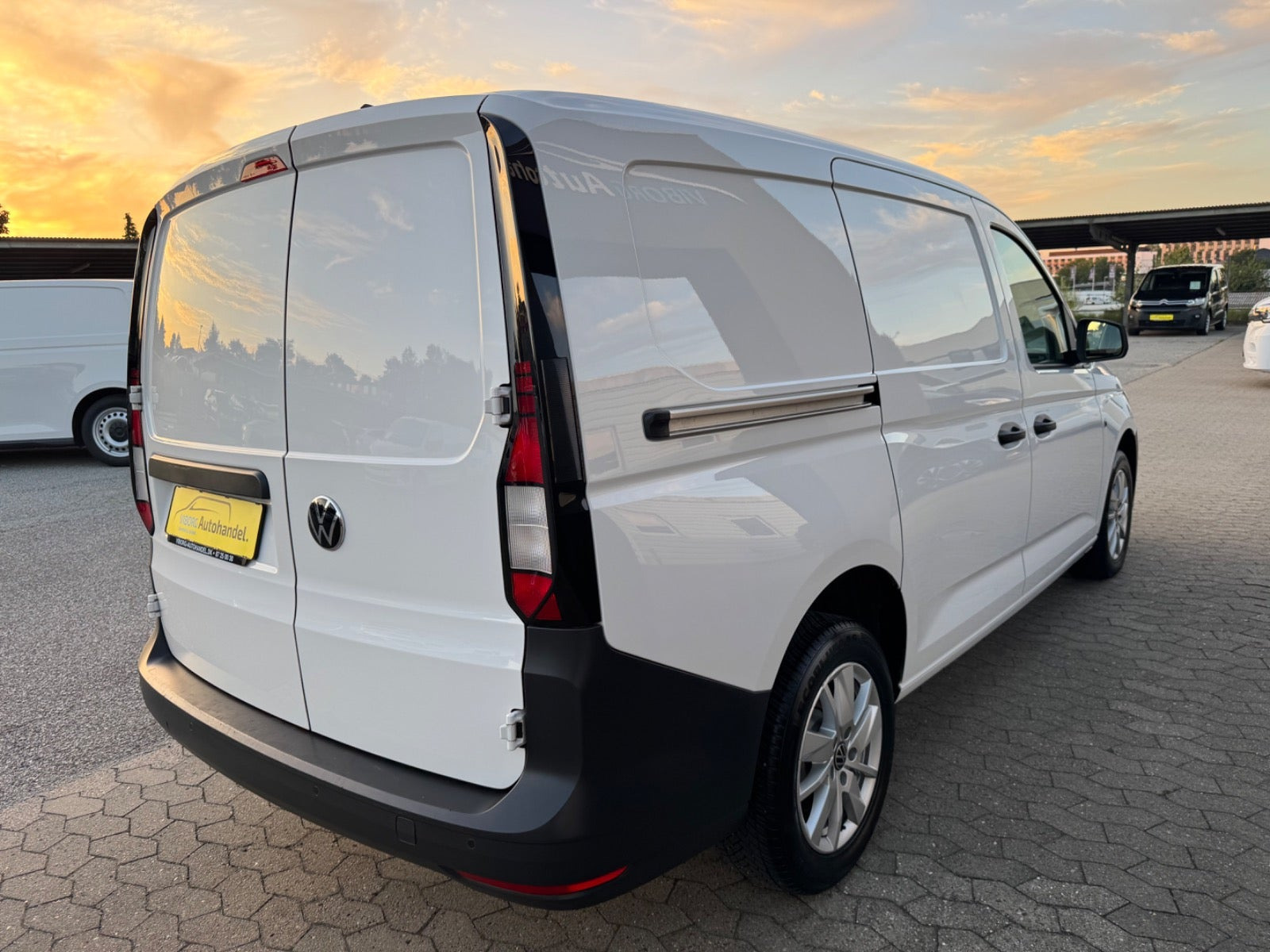 Hvid VW Caddy Maxi fra 2025