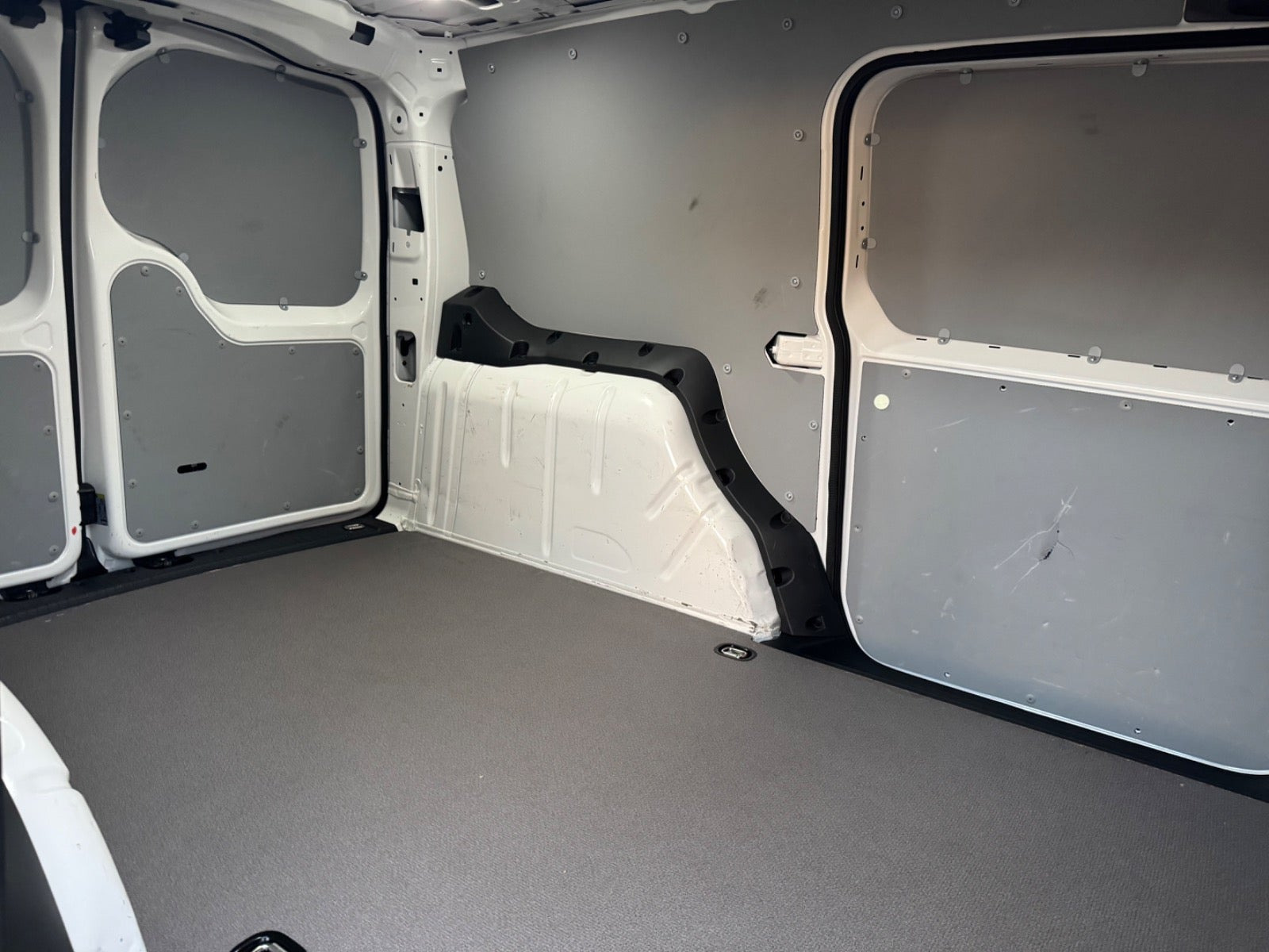Hvid VW Caddy Maxi fra 2025
